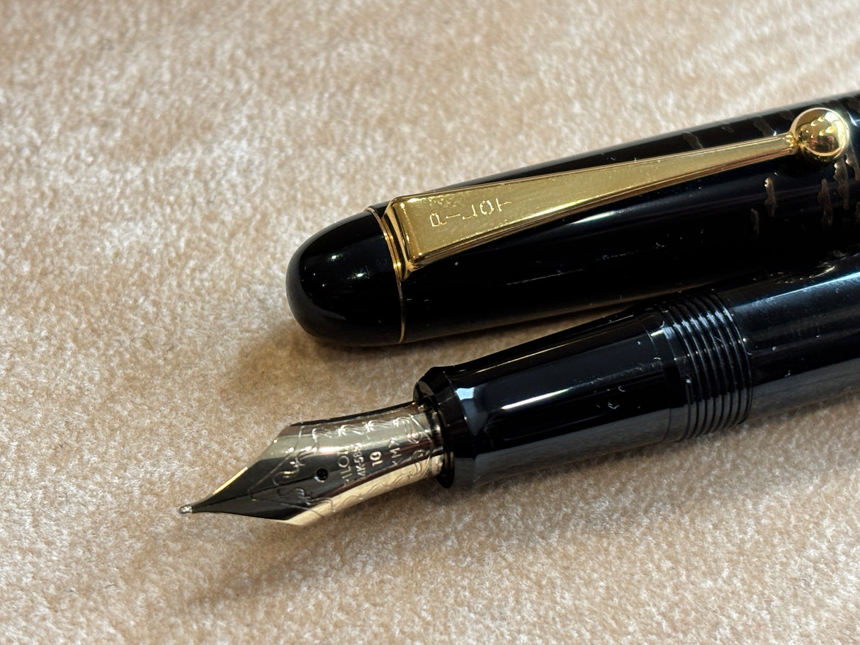 Pilot (NAMIKI) "Red Mont Fuji" Lacquer 14K M nib #10 - Fountain Pen circa 2005