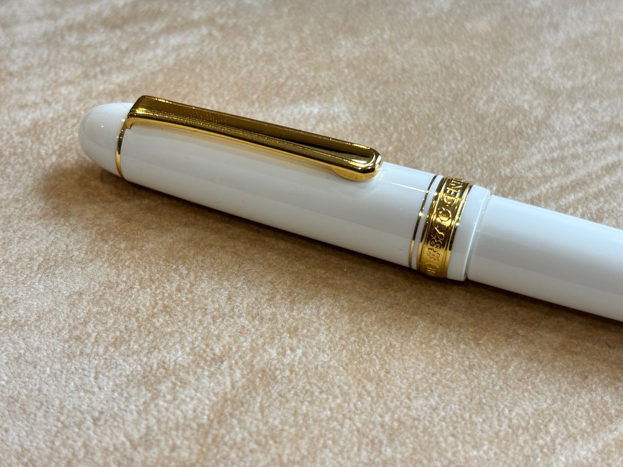 Platinum 3776 Century White Fountain Pen - Unusual Cursive Italic nib 14K