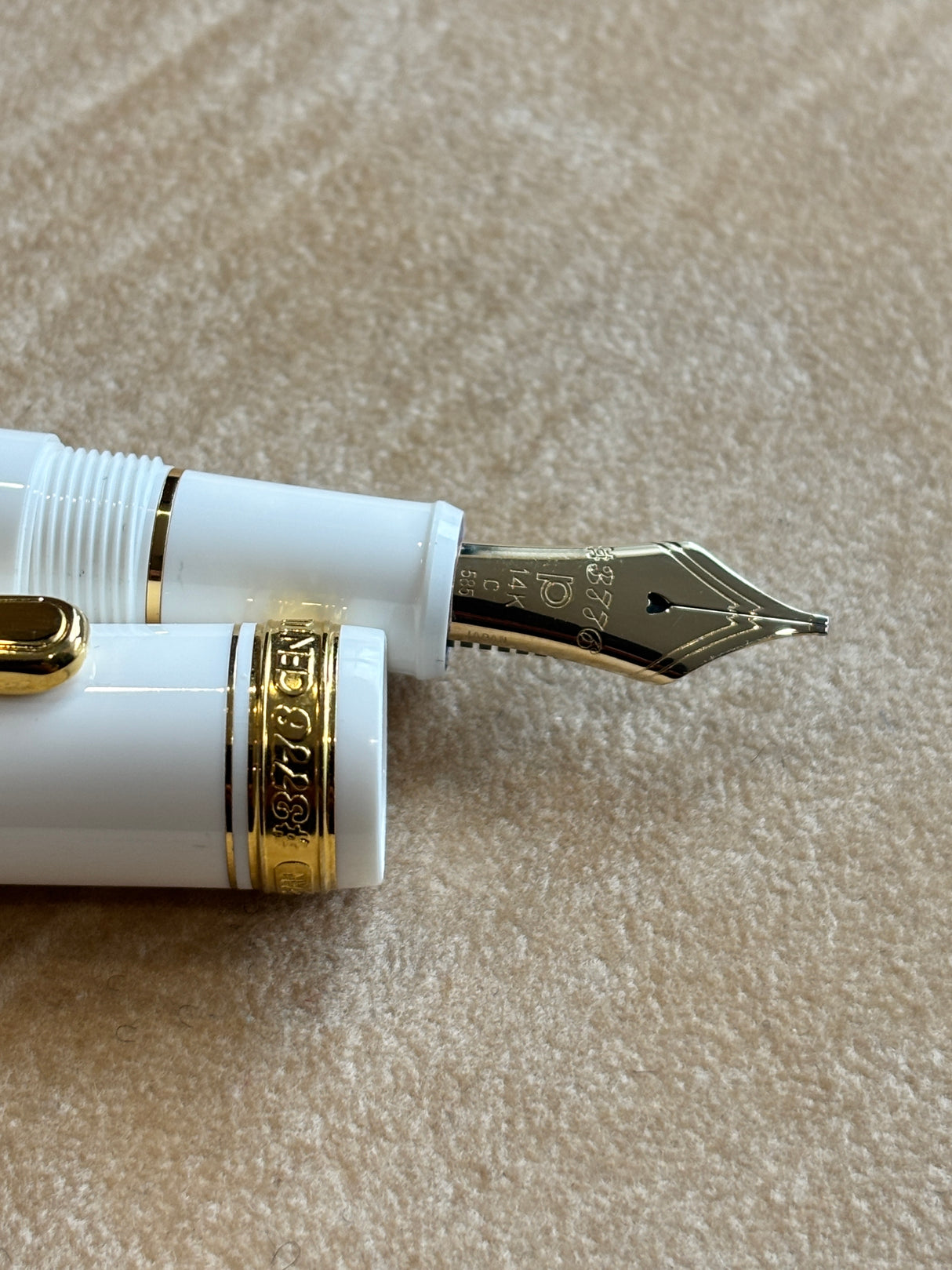 Platinum 3776 Century White Fountain Pen - Unusual Cursive Italic nib 14K