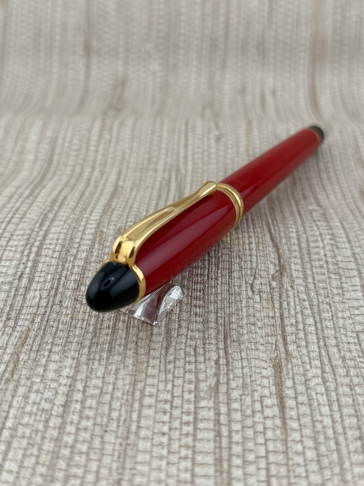 Aurora Ipsilon Resin Red With Gold Trim Pen - Fountain Pen