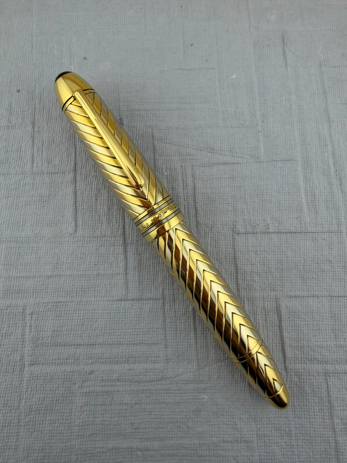 Montblanc Meisterstuck 149 Solid Golld 18kt Two-Tone Chevron Pattern Fountain Pen - The Masterpiece Montblanc 149!