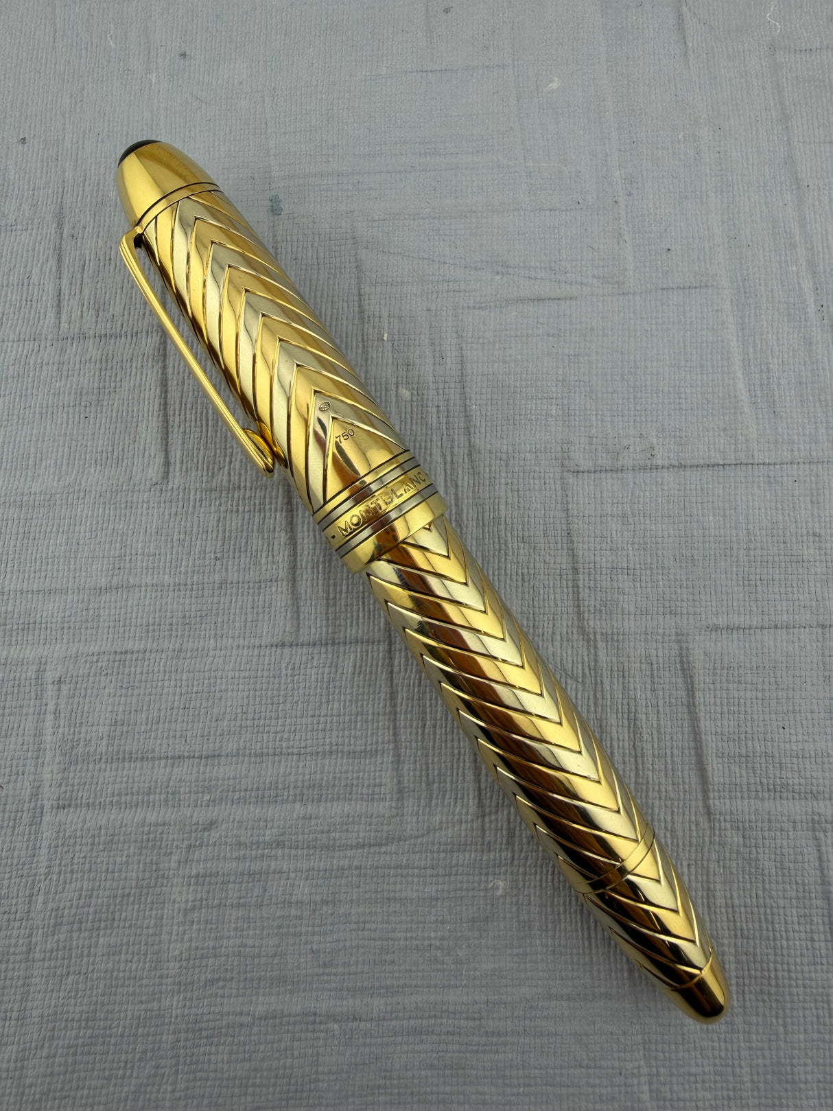Montblanc Meisterstuck 149 Solid Golld 18kt Two-Tone Chevron Pattern Fountain Pen - The Masterpiece Montblanc 149!