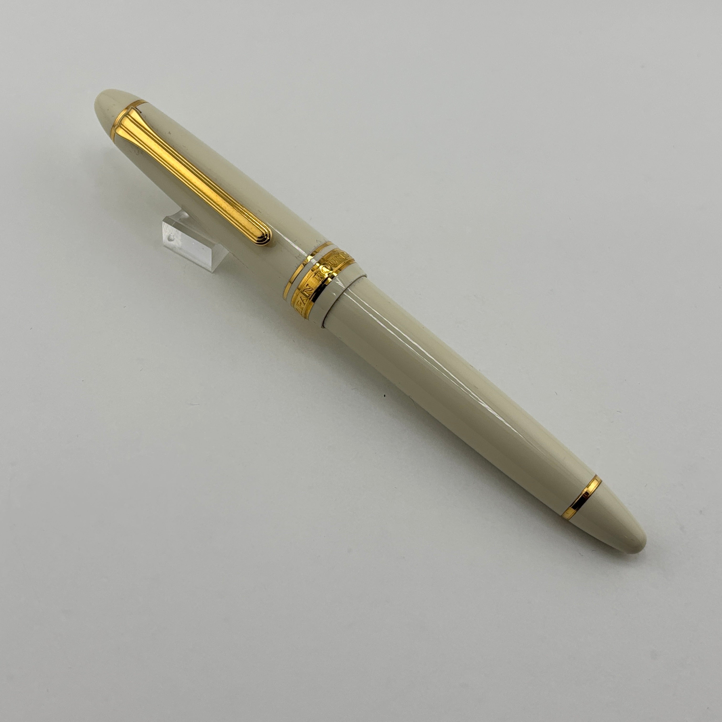 Sailor 1911S Standard Ivory Resin Fountain Pen - Extra Fine 14 Kt