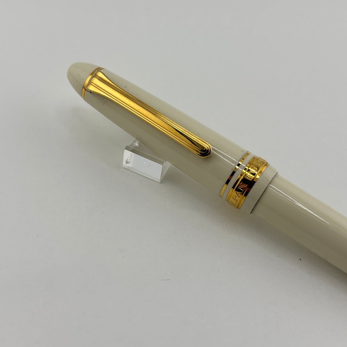 Sailor 1911S Standard Ivory Resin Fountain Pen - Extra Fine 14 Kt Gold Nib