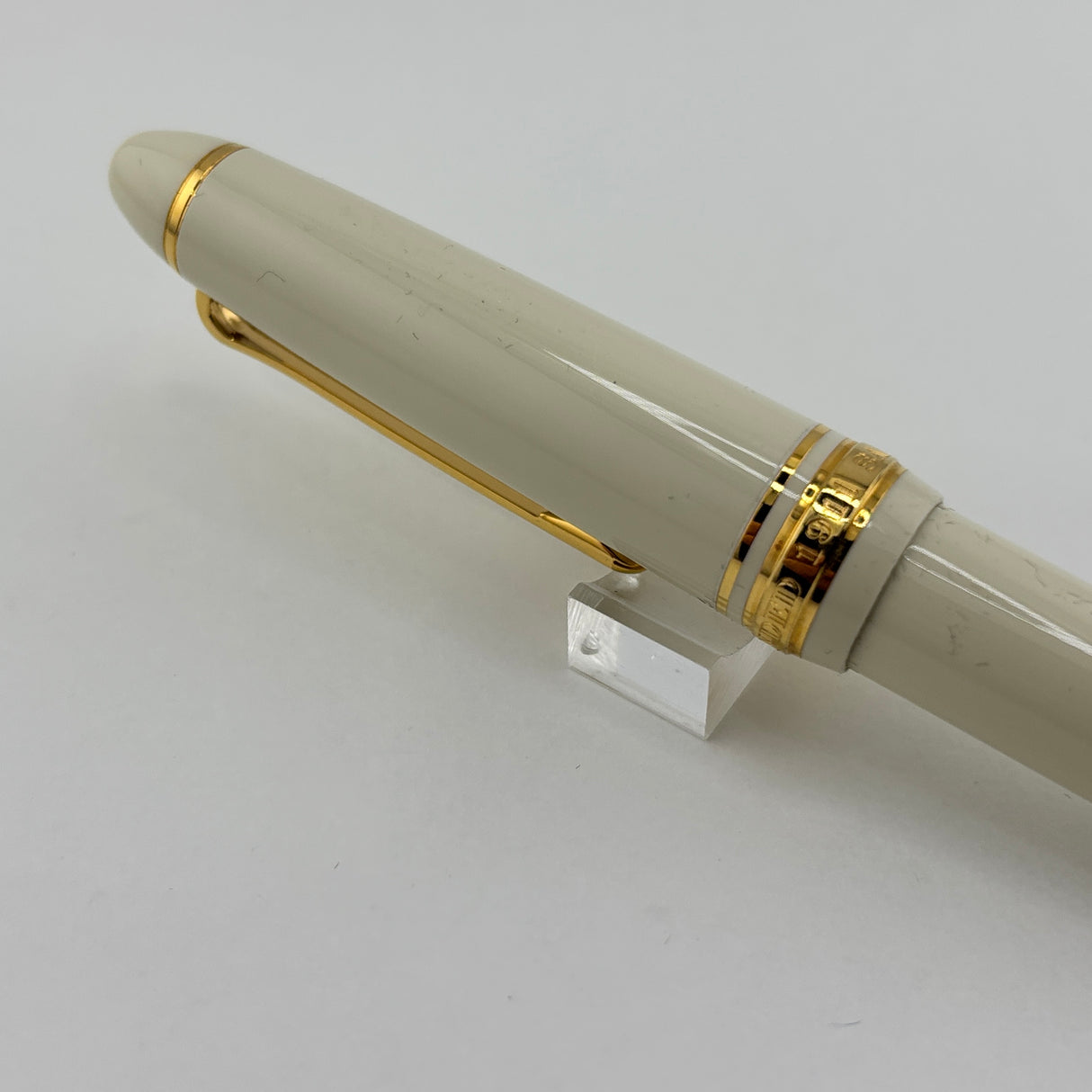 Sailor 1911S Standard Ivory Resin Fountain Pen - Extra Fine 14 Kt Gold Nib