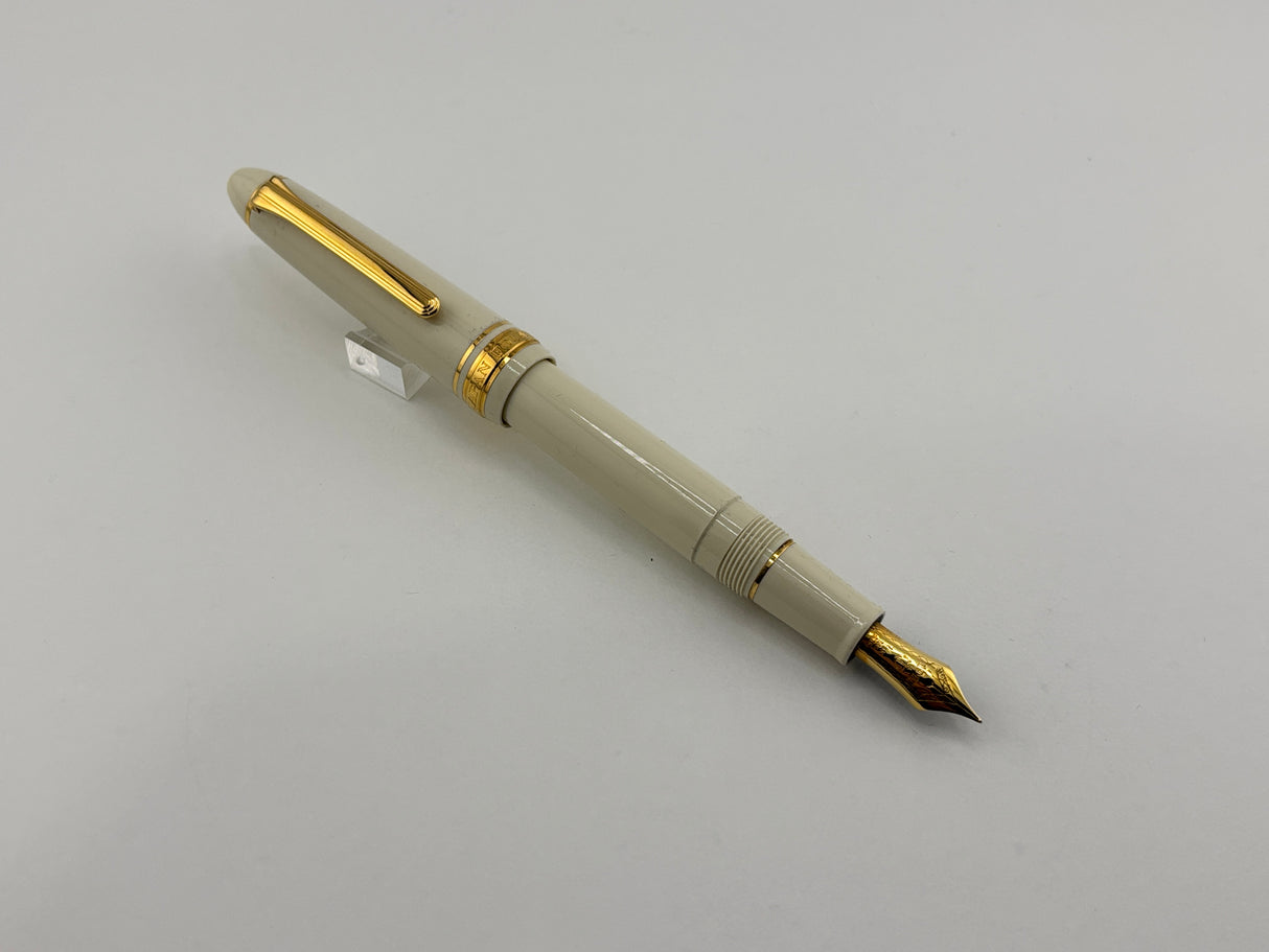 Sailor 1911S Standard Ivory Resin Fountain Pen - Extra Fine 14 Kt Gold Nib