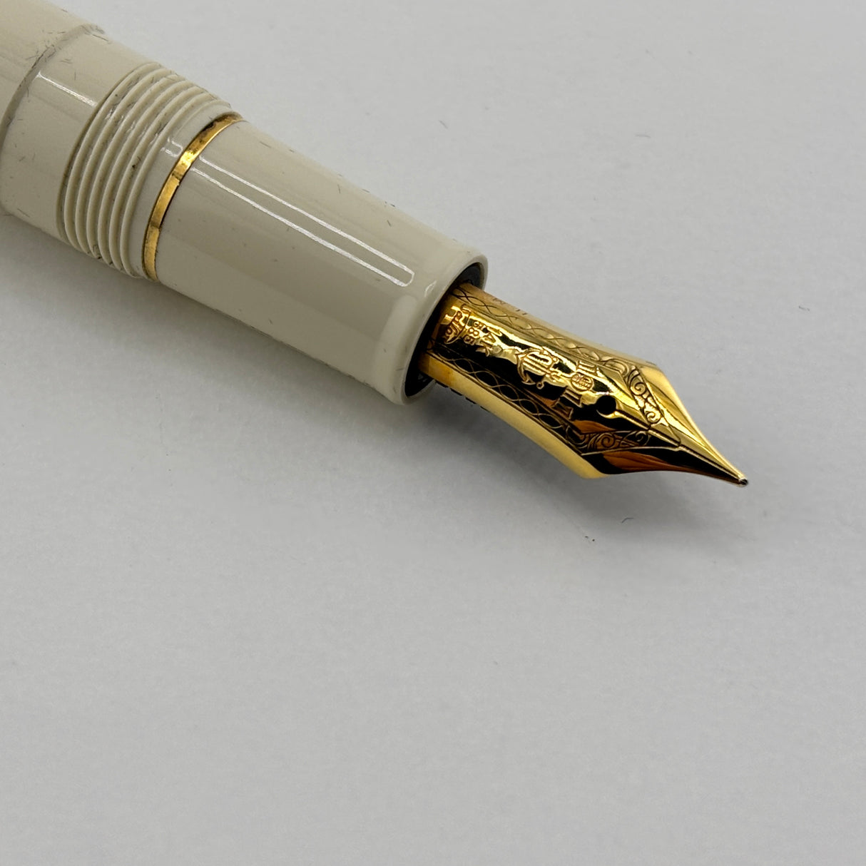 Sailor 1911S Standard Ivory Resin Fountain Pen - Extra Fine 14 Kt Gold Nib