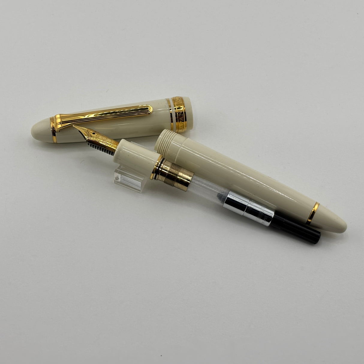 Sailor 1911S Standard Ivory Resin Fountain Pen - Extra Fine 14 Kt Gold Nib