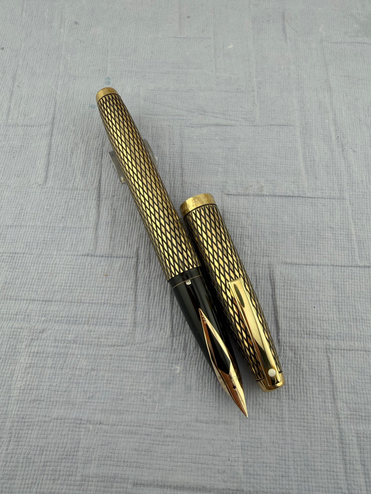 Sheaffer Imperial Sovereign diamond pattern Gold filled 14k circa 1970 - Fountain Pen