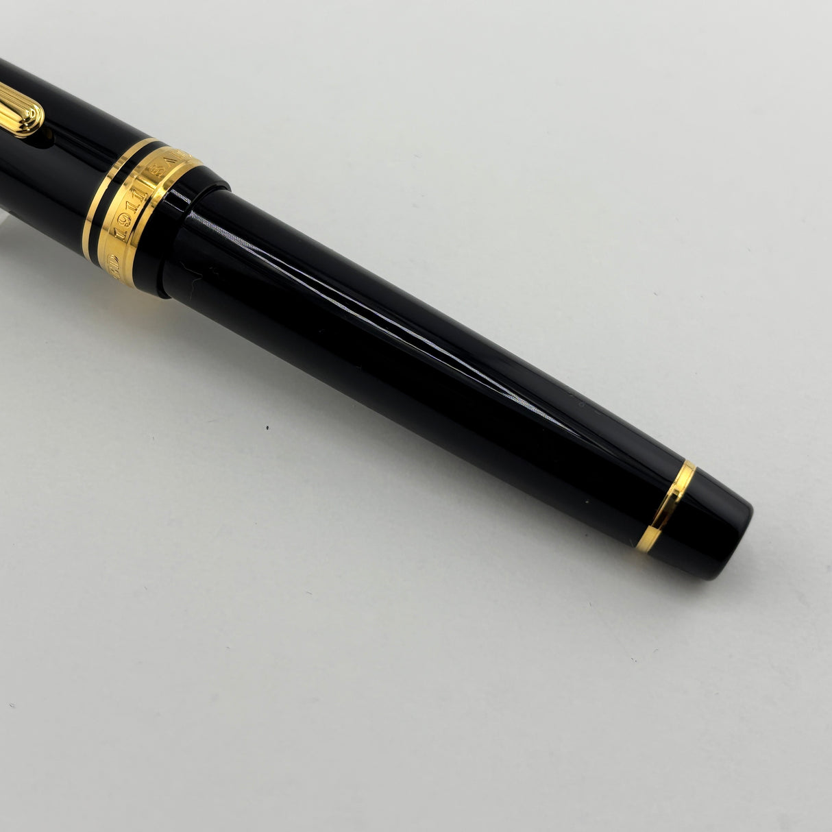 Sailor Black Professional Gear Fountain Pen - Gold 21 K Music Nib