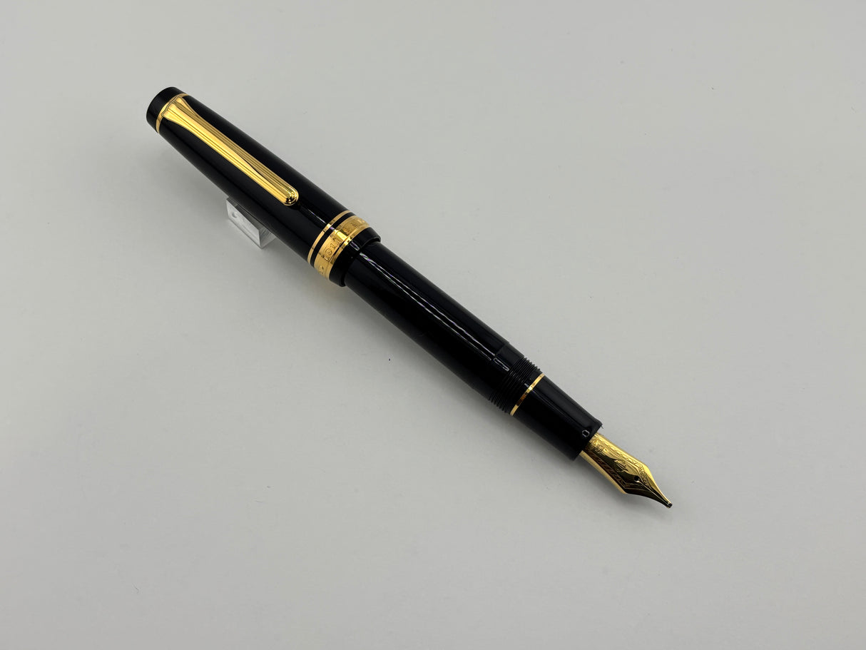 Sailor Black Professional Gear Fountain Pen - Gold 21 K Music Nib