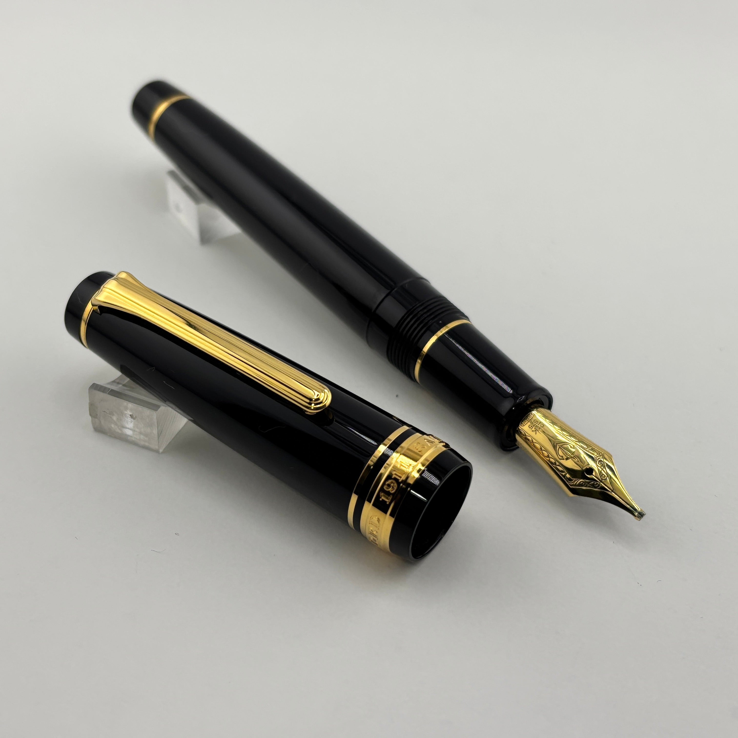 Sailor Black Professional Gear Fountain Pen - Gold 21 K Music Nib