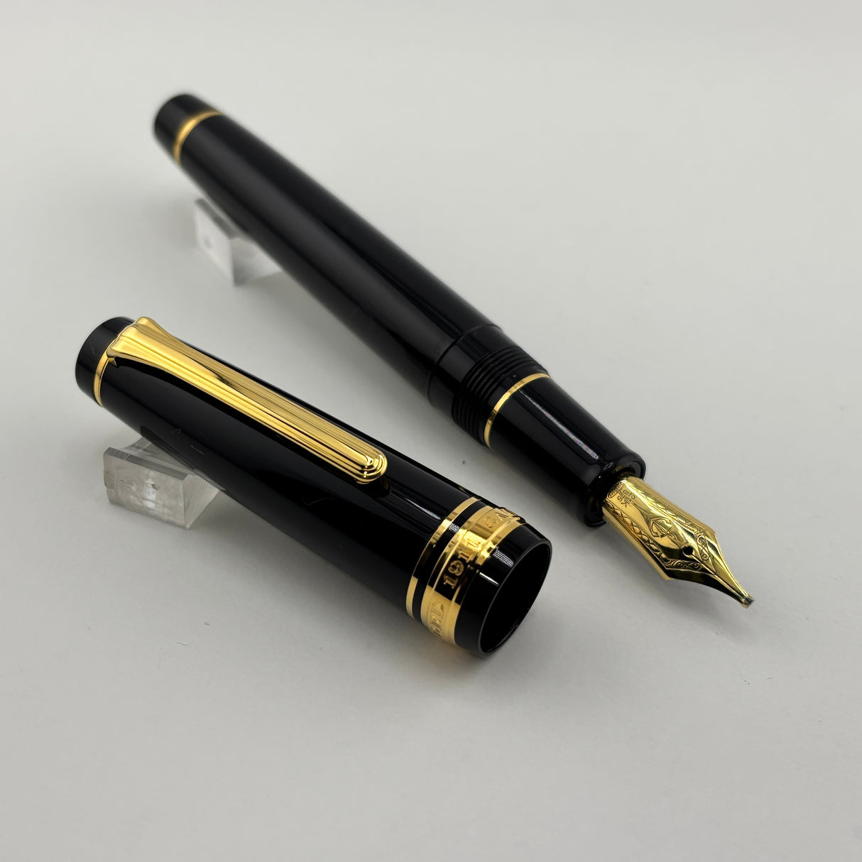 Sailor Black Professional Gear Fountain Pen - Gold 21 K Music Nib