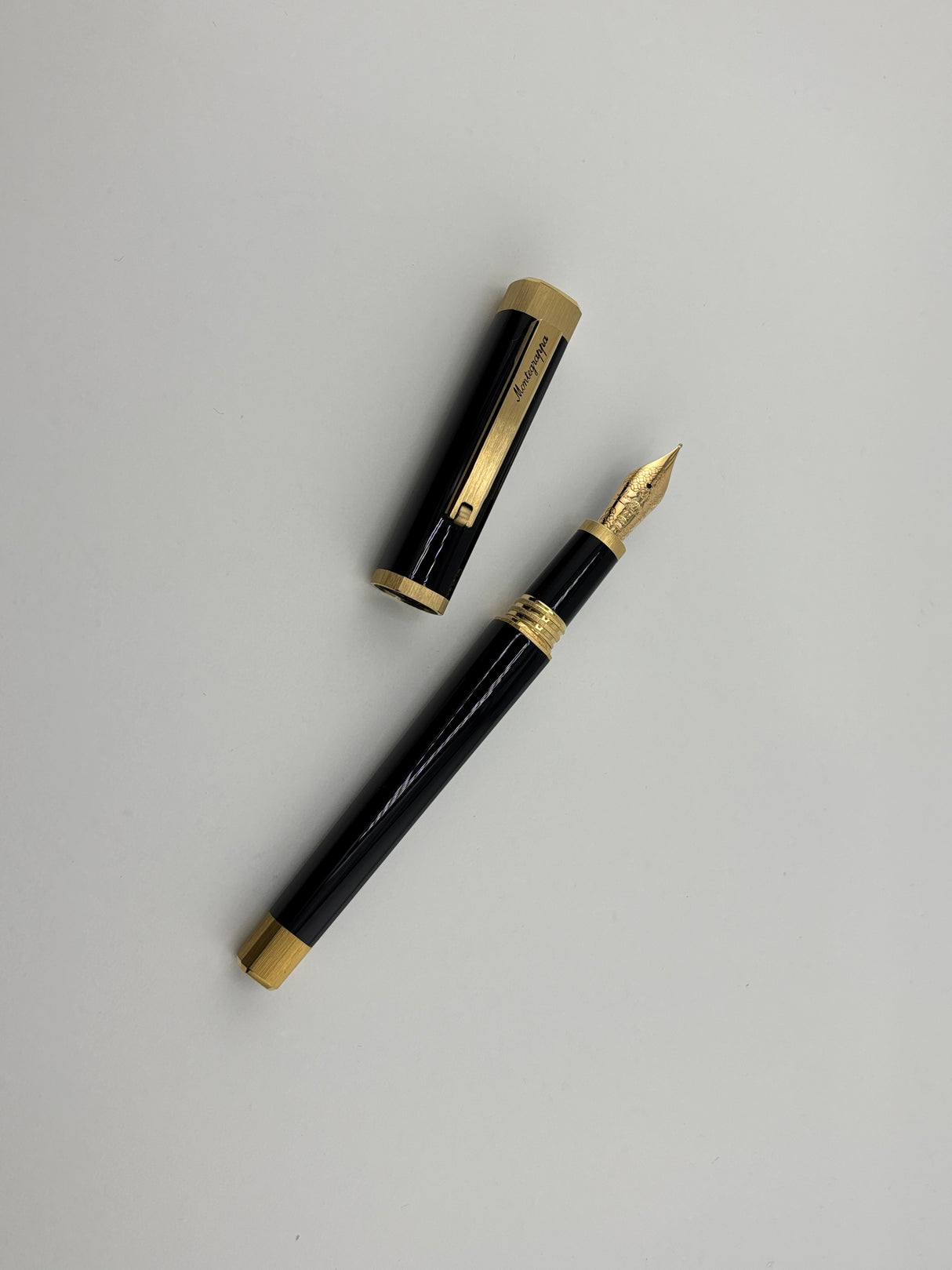 Montegrappa Zero Black Squared / Brushed Gold-Plated Trim Fountain Pen - Fine 14kt Gold Nib