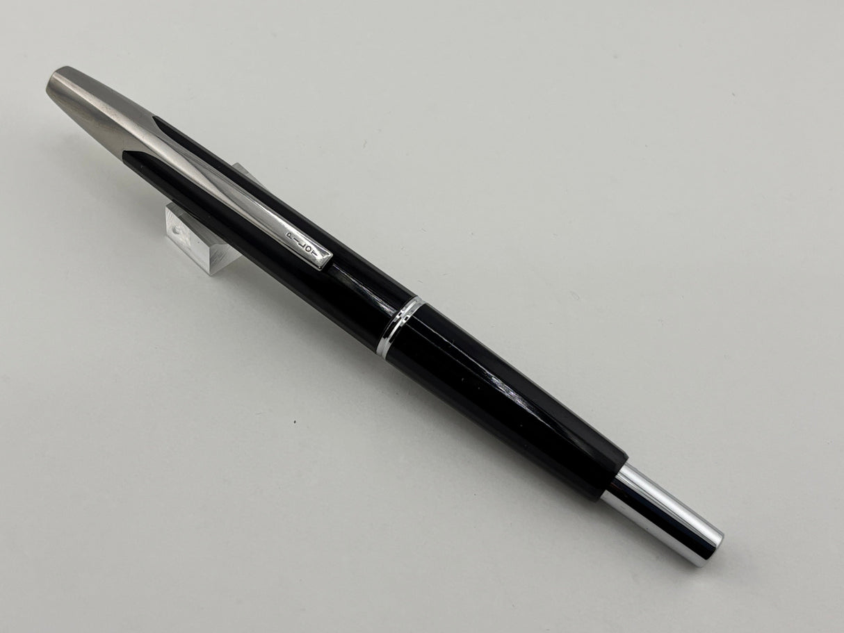 Pilot Glossy Black Vanishing Point Fountain Pen - Classic Style Multi-Facetted  Body  - Medium 14 Kt Gold Nib