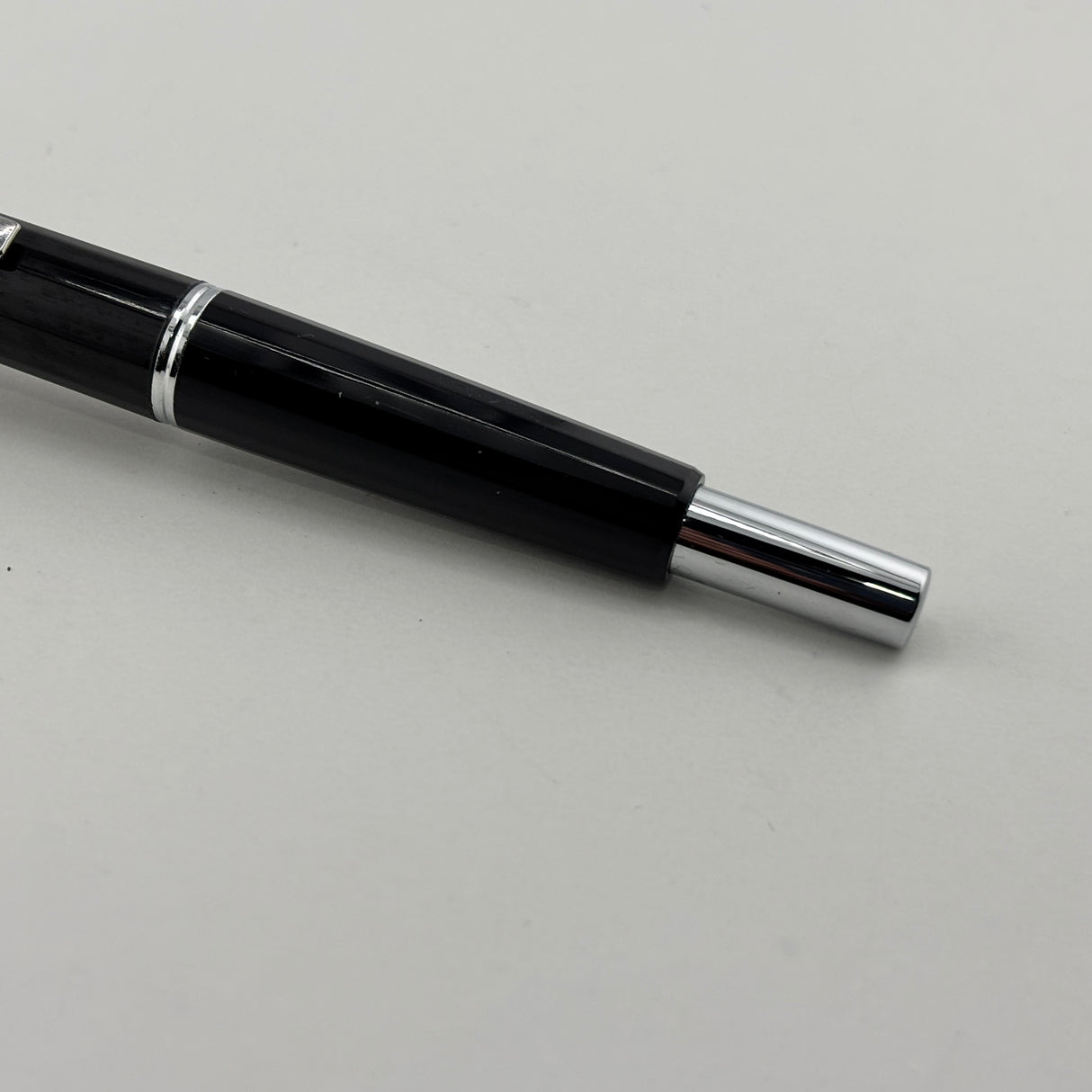 Pilot Glossy Black Vanishing Point Fountain Pen - Classic Style Multi-Facetted  Body  - Medium 14 Kt Gold Nib