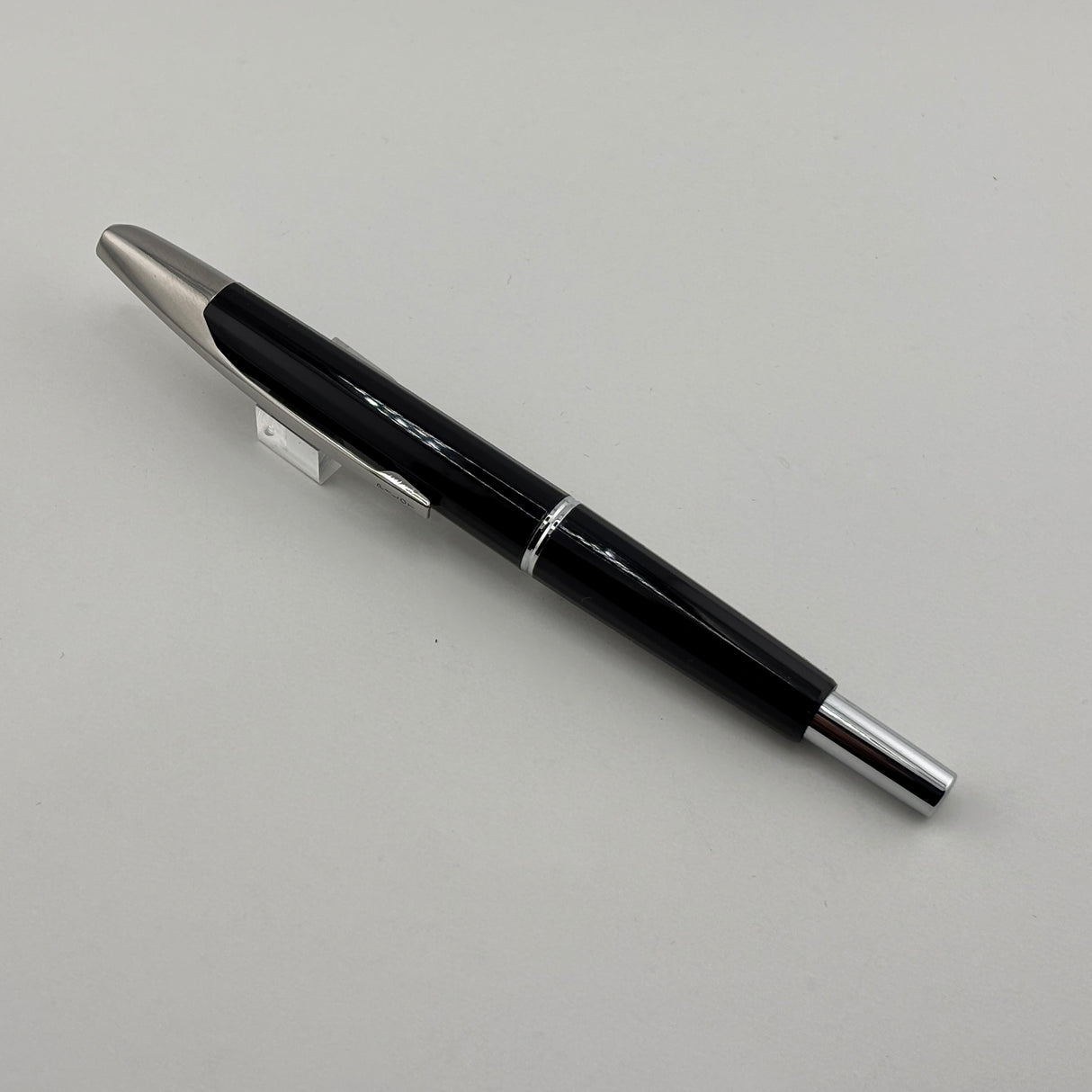 Pilot Glossy Black Vanishing Point Fountain Pen - Classic Style Multi-Facetted  Body  - Medium 14 Kt Gold Nib