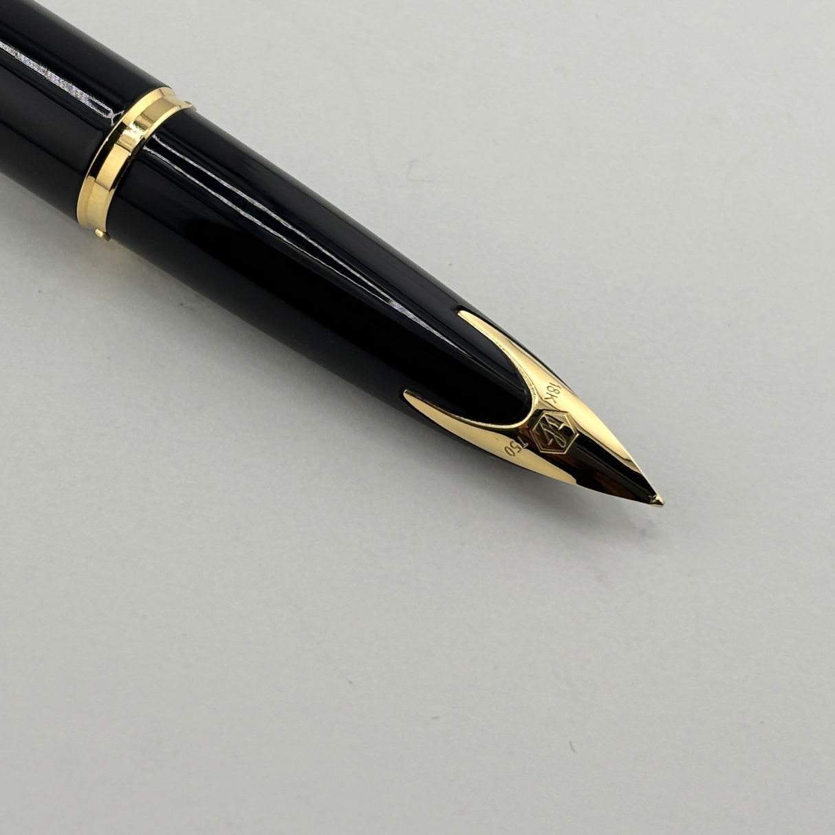 Waterman Carene Deluxe Black Barrel/Gold-Plated Wave Design Cap Fountain  Pen  - Fine 18 Kt Gold Nib