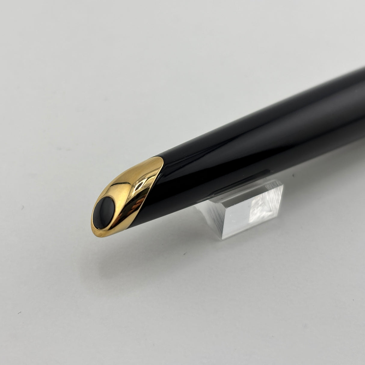 Waterman Carene Deluxe Black Barrel/Gold-Plated Wave Design Cap Fountain  Pen  - Fine 18 Kt Gold Nib