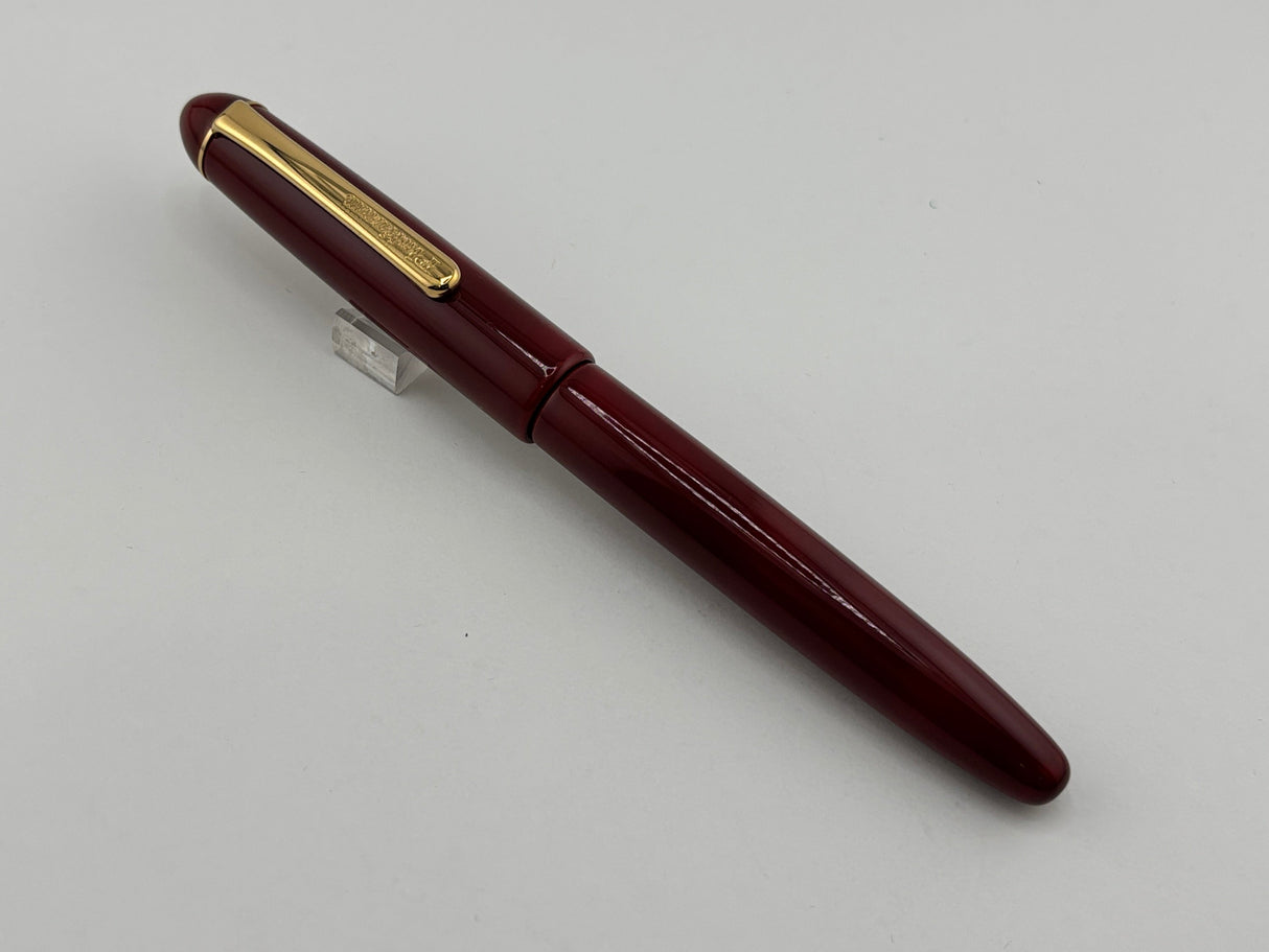 Platinum  Rare Red Urushi Aka-Tamenuri Fountain Pen   - Fine 18 Kt Gold Nib