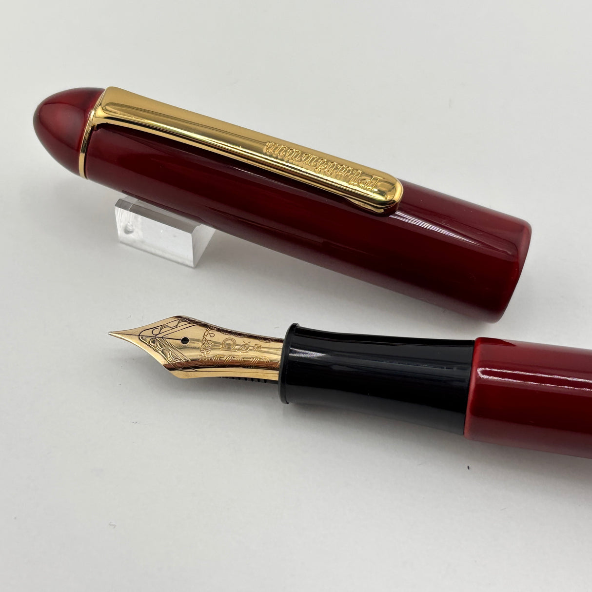 Platinum  Rare Red Urushi Aka-Tamenuri Fountain Pen   - Fine 18 Kt Gold Nib