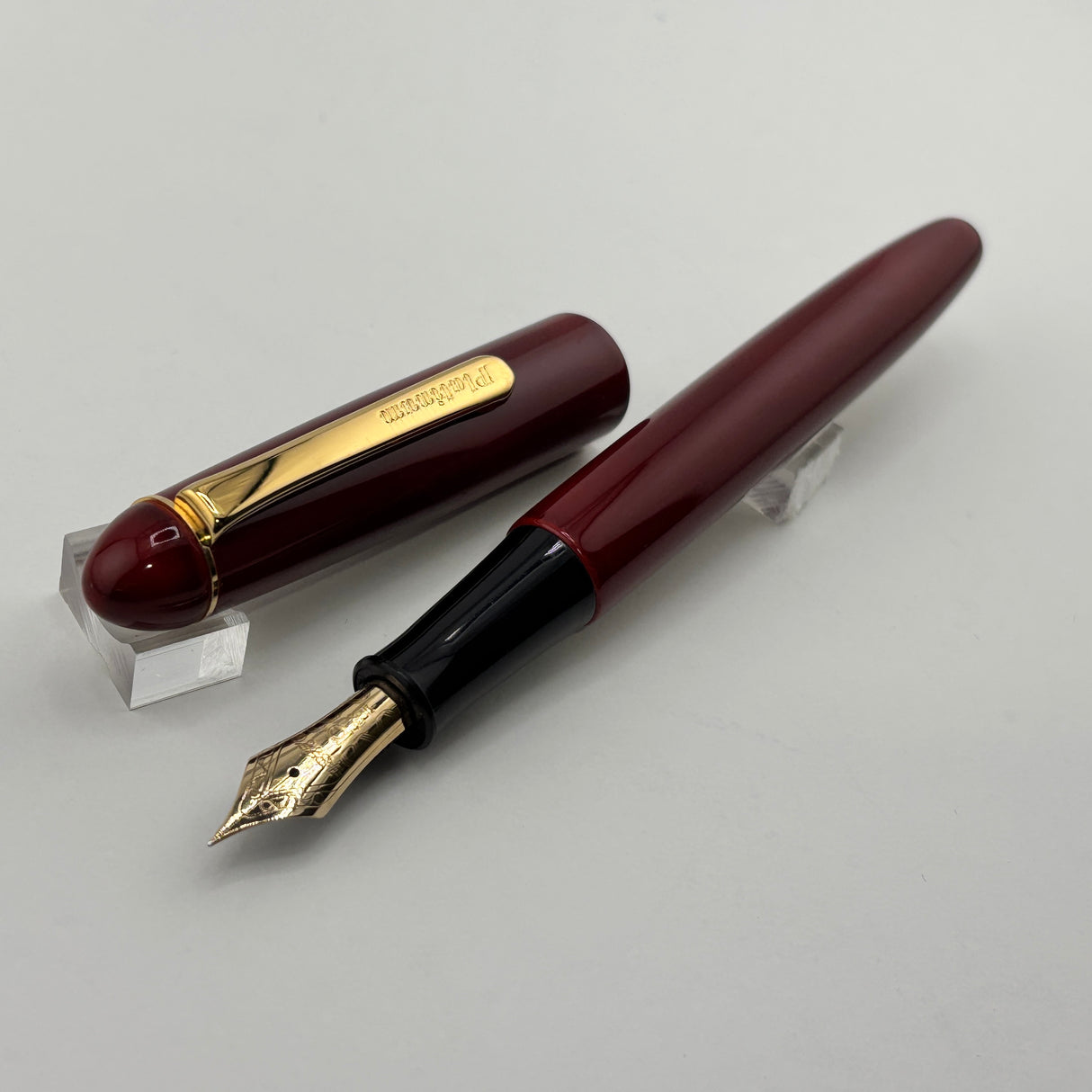 Platinum  Rare Red Urushi Aka-Tamenuri Fountain Pen   - Fine 18 Kt Gold Nib