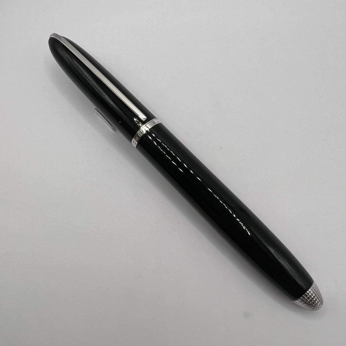 Louis Vuitton Black Lacquer Fountain Pen - Fine 18kt Gold Nib
