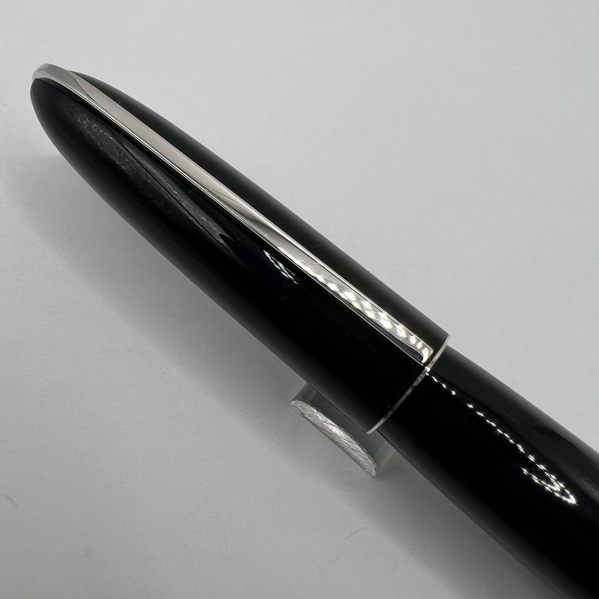 Louis Vuitton Black Lacquer Fountain Pen - Fine 18kt Gold Nib