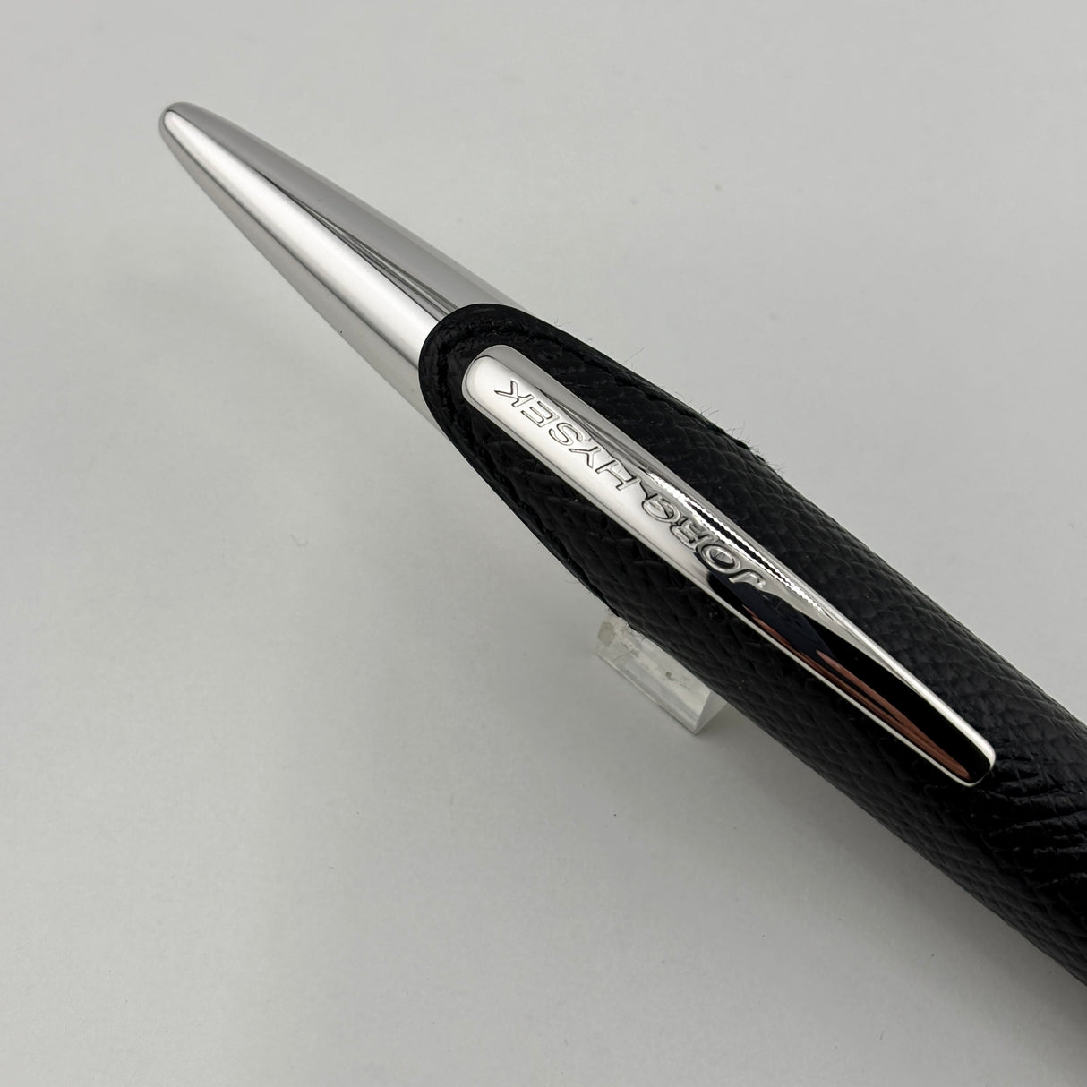 Jorg Hysek Fountain Pen - Carbon Fiber &  Rhodium Plating -  Medium 18kt Gold Nib