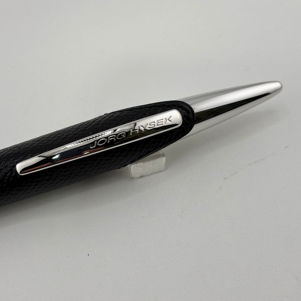 Jorg Hysek Fountain Pen - Carbon Fiber &  Rhodium Plating -  Medium 18kt Gold Nib