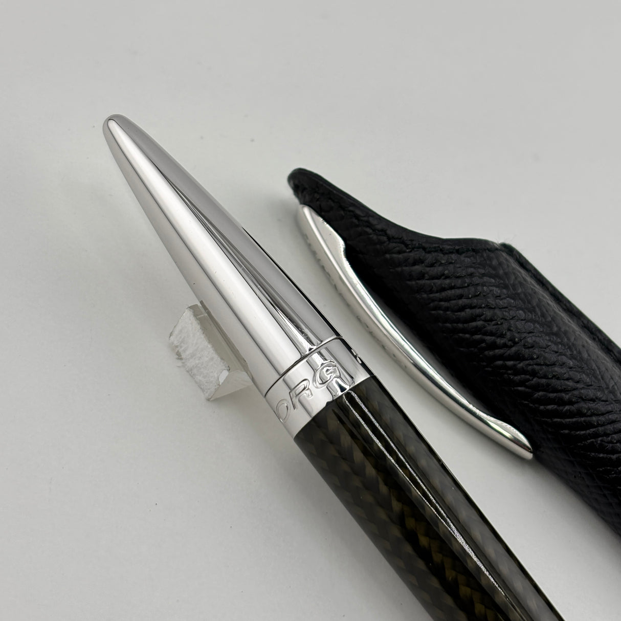 Jorg Hysek Fountain Pen - Carbon Fiber &  Rhodium Plating -  Medium 18kt Gold Nib
