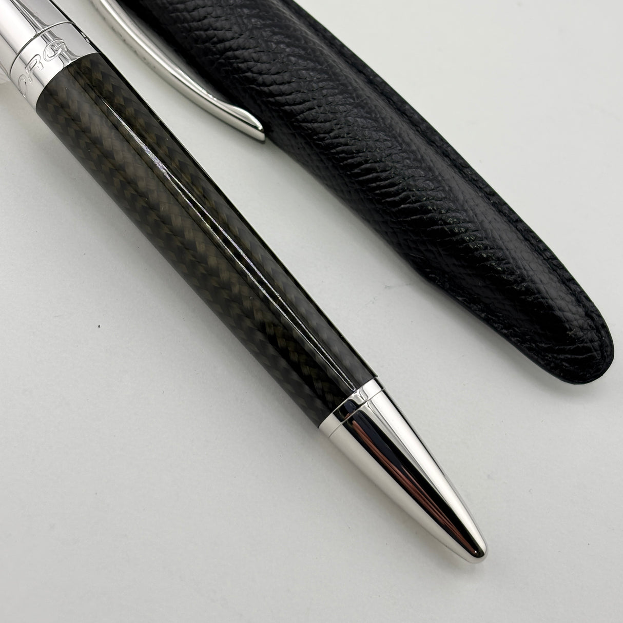Jorg Hysek Fountain Pen - Carbon Fiber &  Rhodium Plating -  Medium 18kt Gold Nib