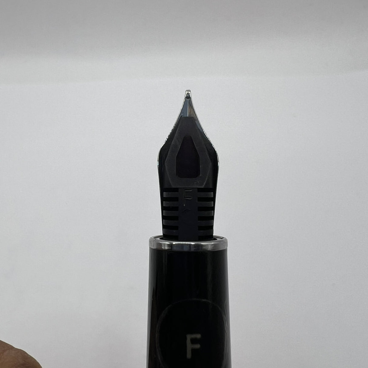 Louis Vuitton Black Lacquer Fountain Pen - Fine 18kt Gold Nib