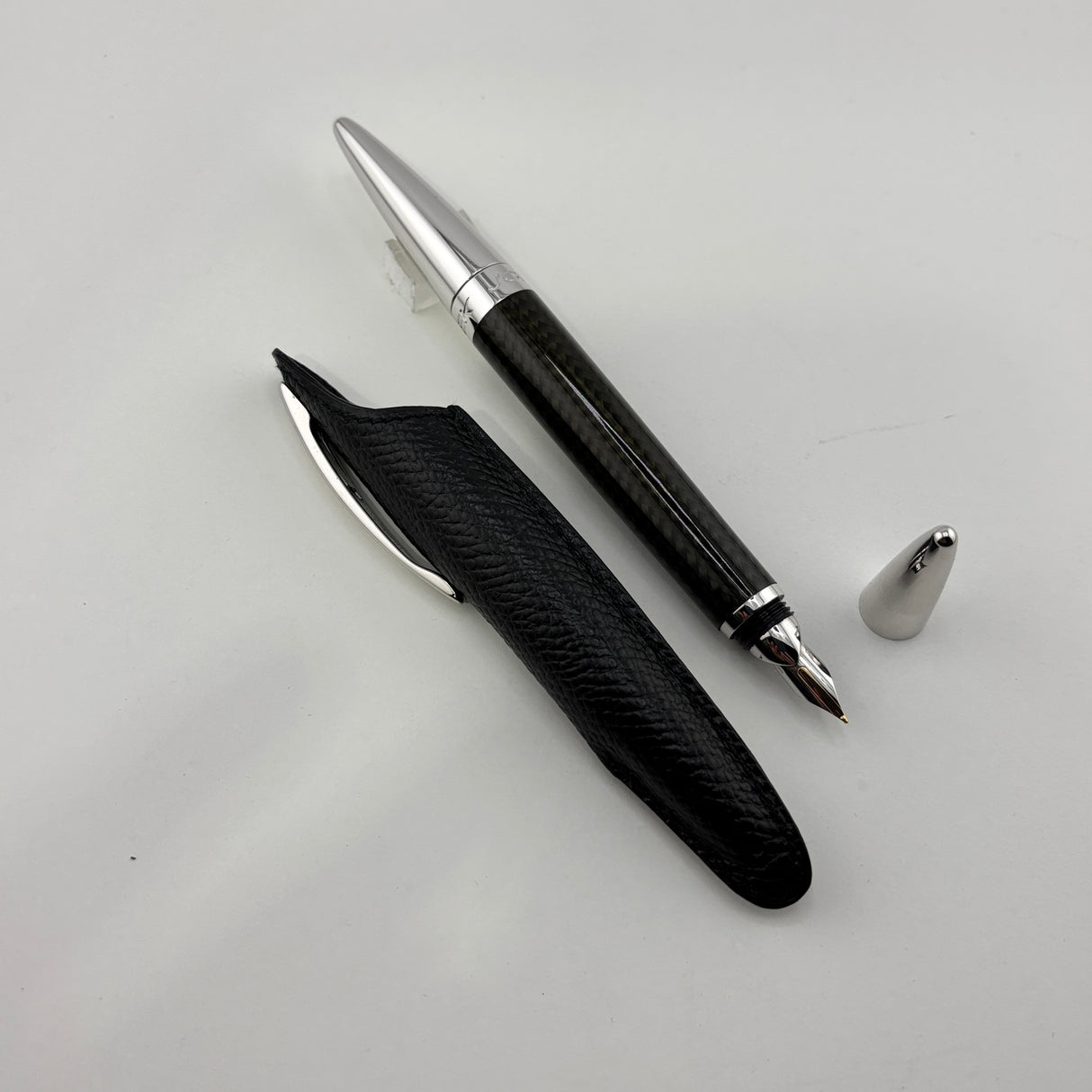Jorg Hysek Fountain Pen - Carbon Fiber &  Rhodium Plating -  Medium 18kt Gold Nib