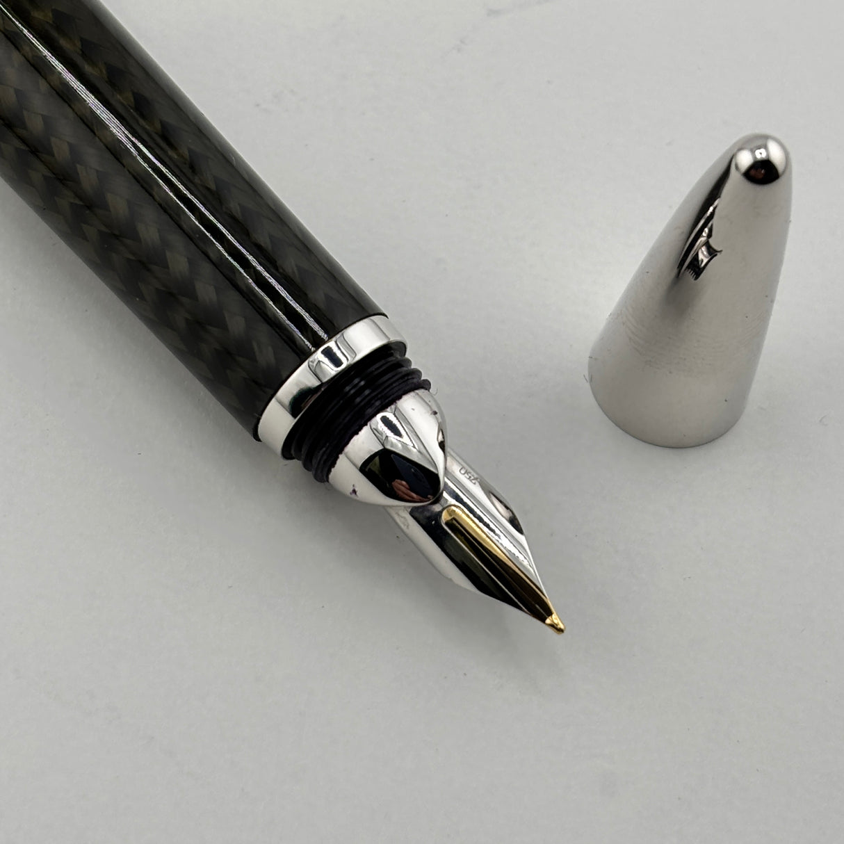 Jorg Hysek Fountain Pen - Carbon Fiber &  Rhodium Plating -  Medium 18kt Gold Nib