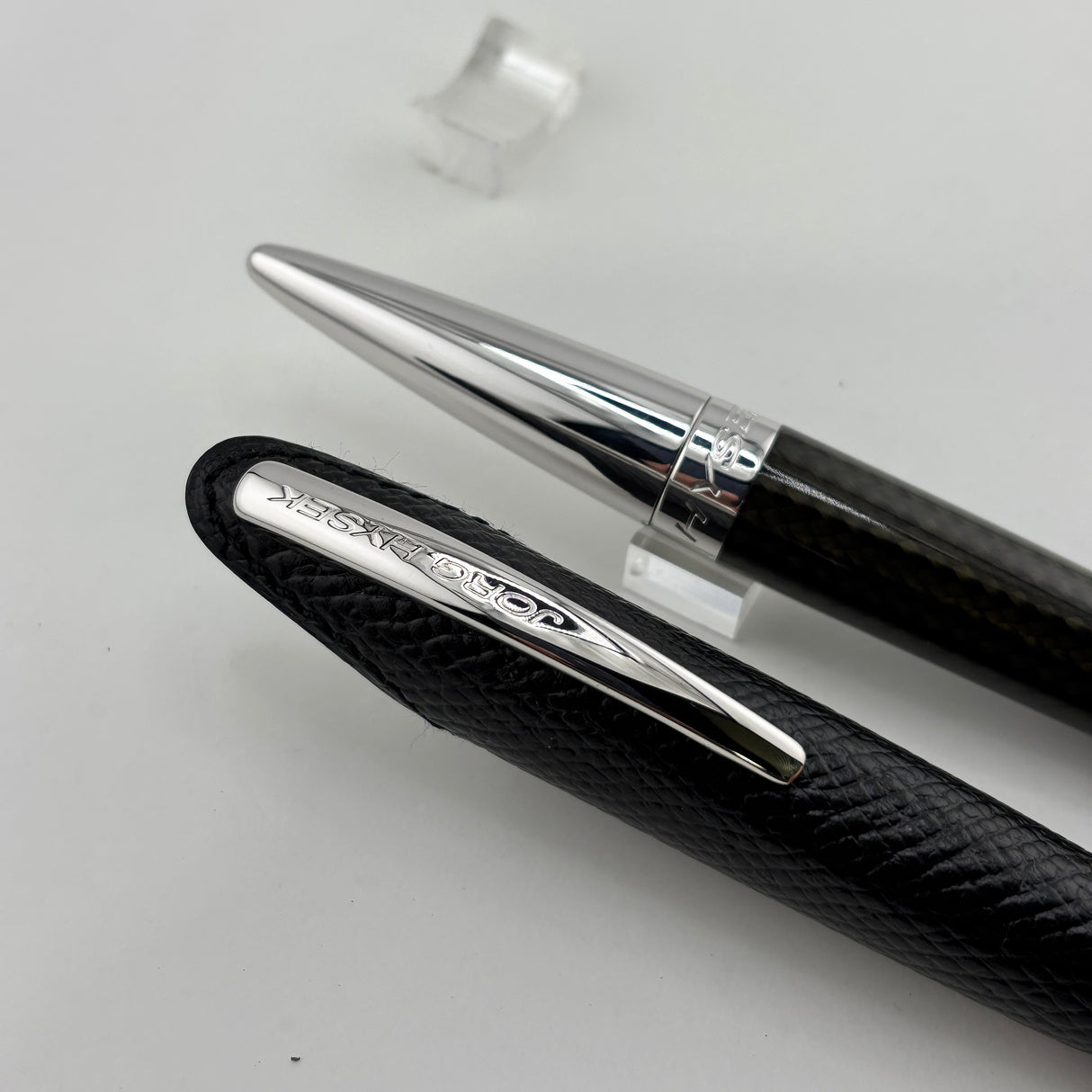 Jorg Hysek Fountain Pen - Carbon Fiber &  Rhodium Plating -  Medium 18kt Gold Nib