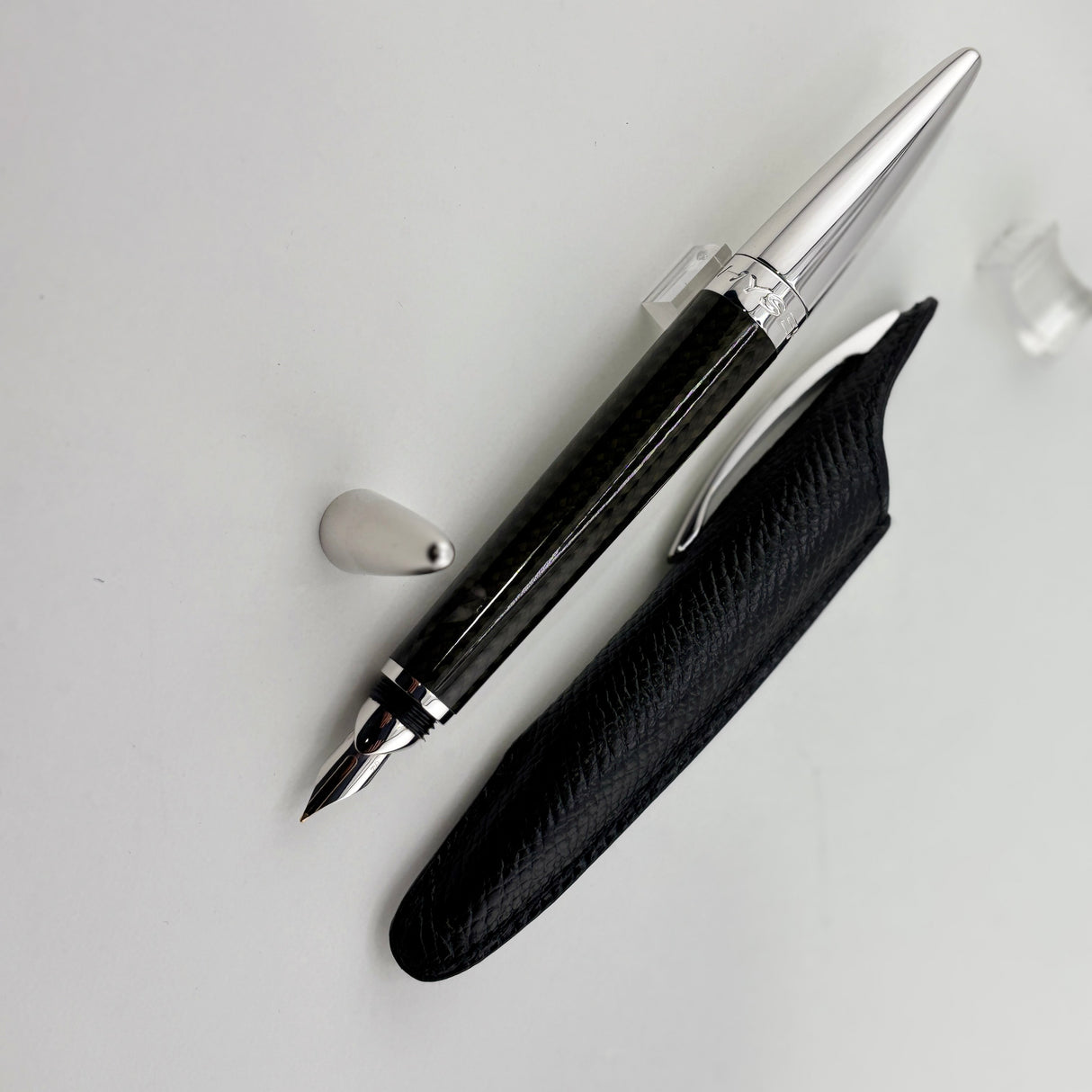 Jorg Hysek Fountain Pen - Carbon Fiber &  Rhodium Plating -  Medium 18kt Gold Nib
