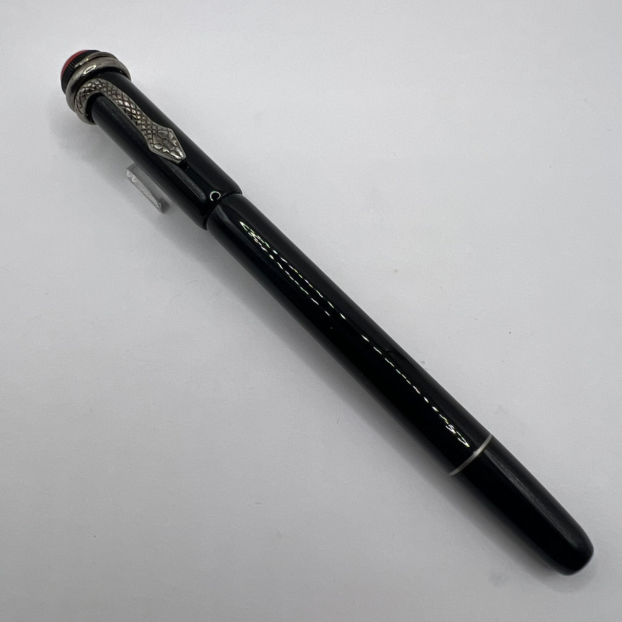 Montblanc Heritage Rouge Et Noir Black Fountain Pen  - Fine 14kt Gold Nib