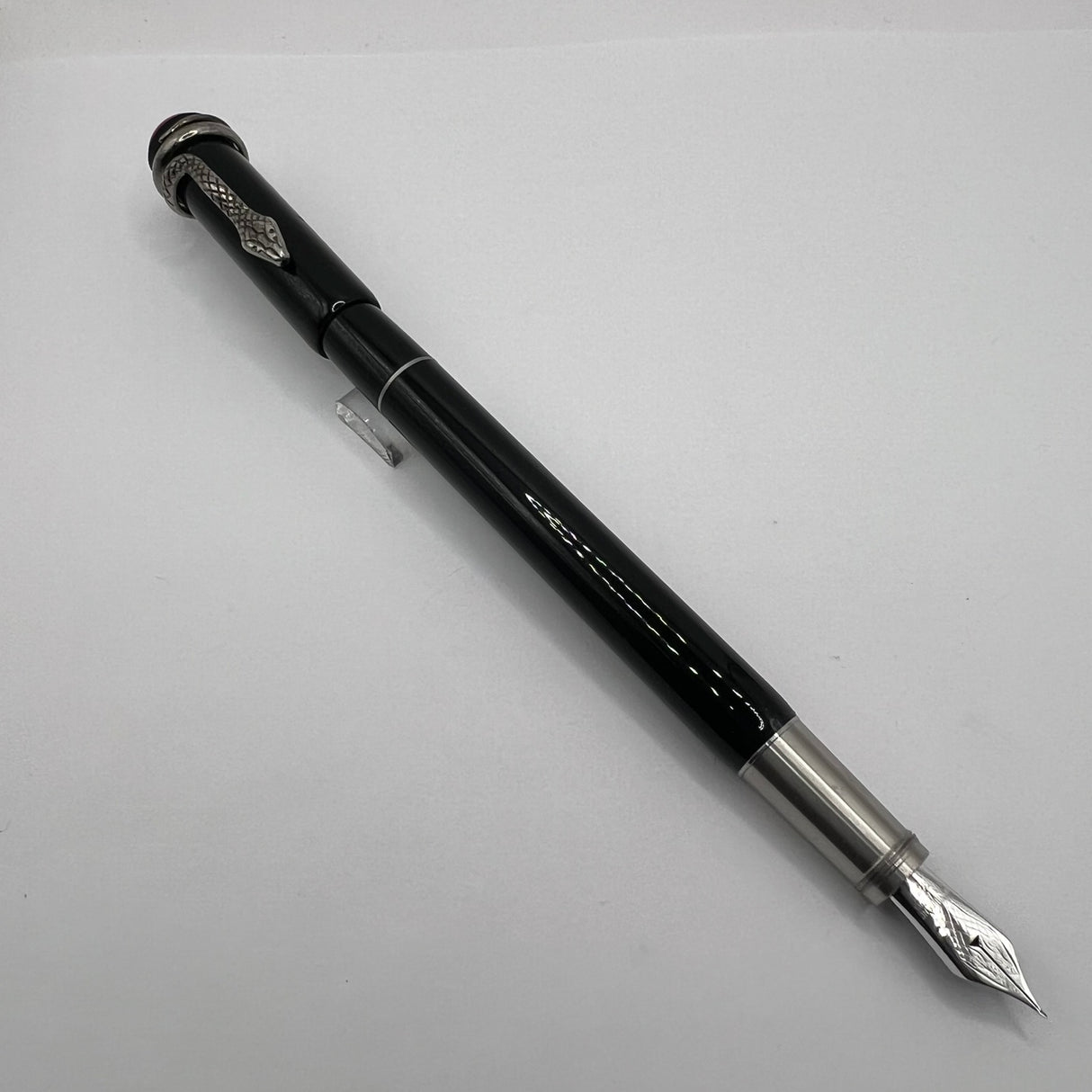 Montblanc Heritage Rouge Et Noir Black Fountain Pen  - Fine 14kt Gold Nib