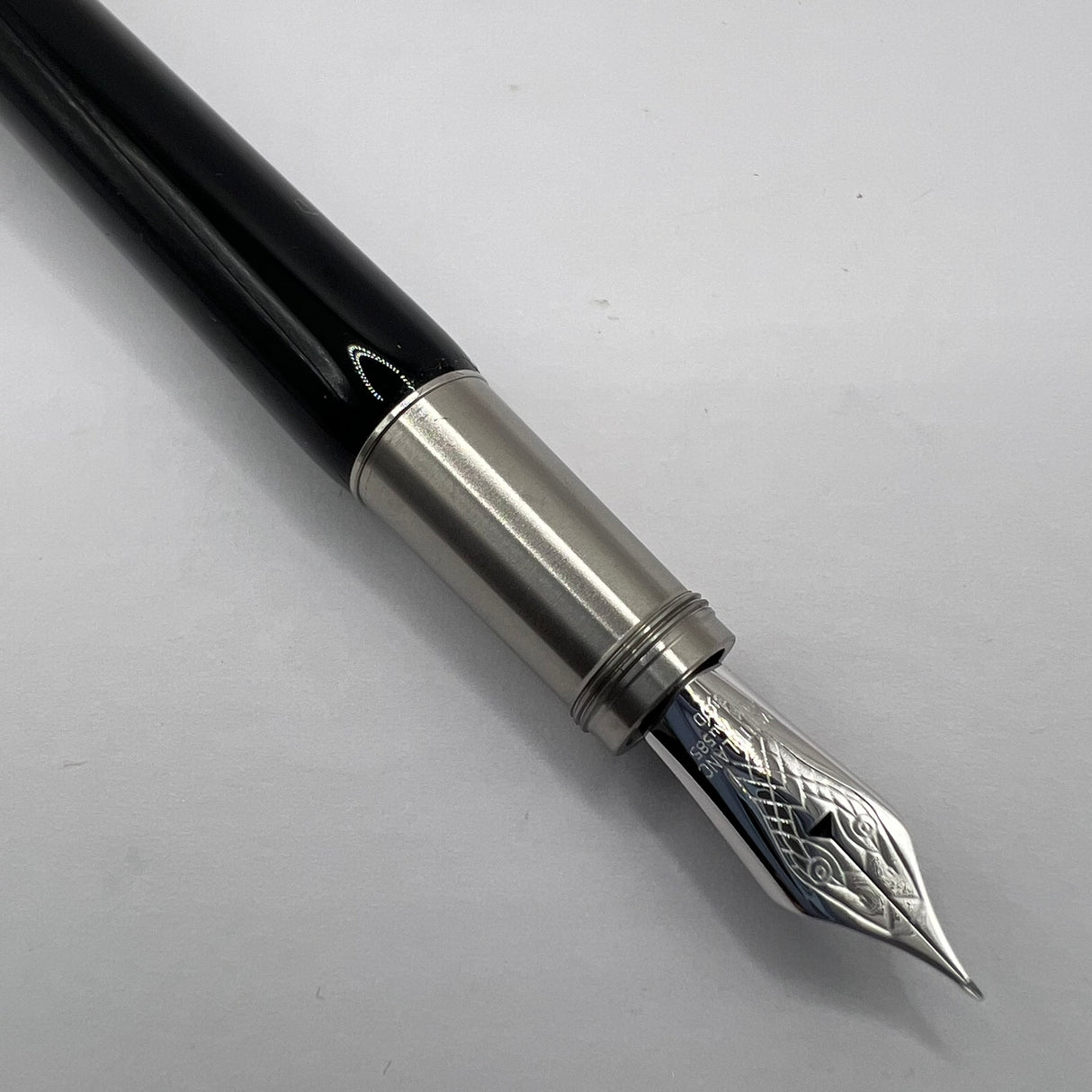 Montblanc Heritage Rouge Et Noir Black Fountain Pen  - Fine 14kt Gold Nib