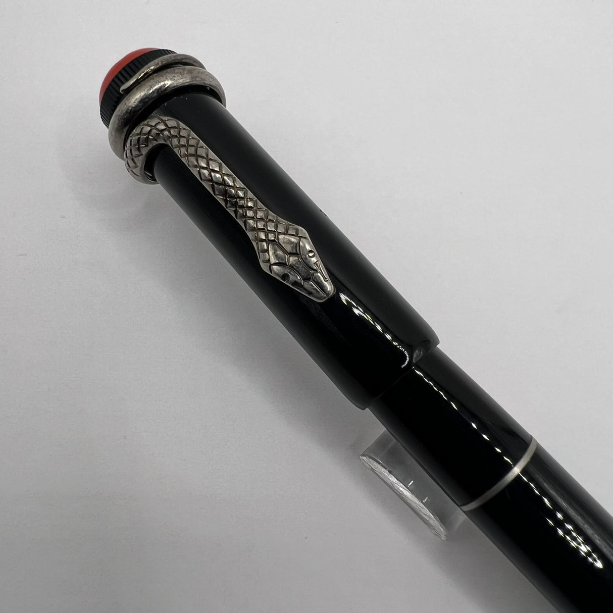 Montblanc Heritage Rouge Et Noir Black Fountain Pen  - Fine 14kt Gold Nib