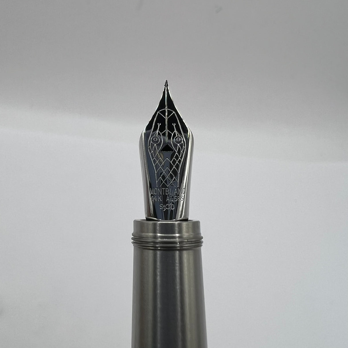 Montblanc Heritage Rouge Et Noir Black Fountain Pen  - Fine 14kt Gold Nib