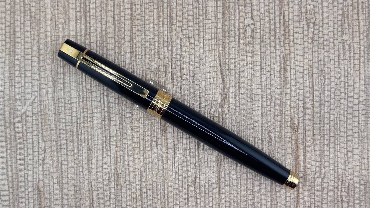 Sheaffer 300 Glossy Black with Gold-Tone Trim - Fountain Pen