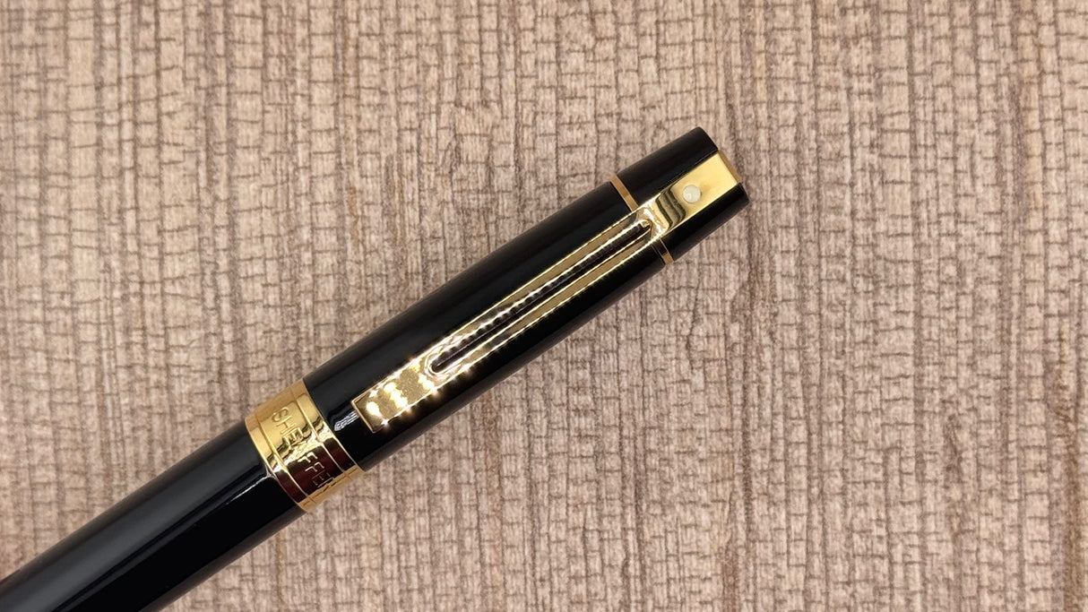Sheaffer 300 Glossy Black with Gold-Tone Trim - Fountain Pen