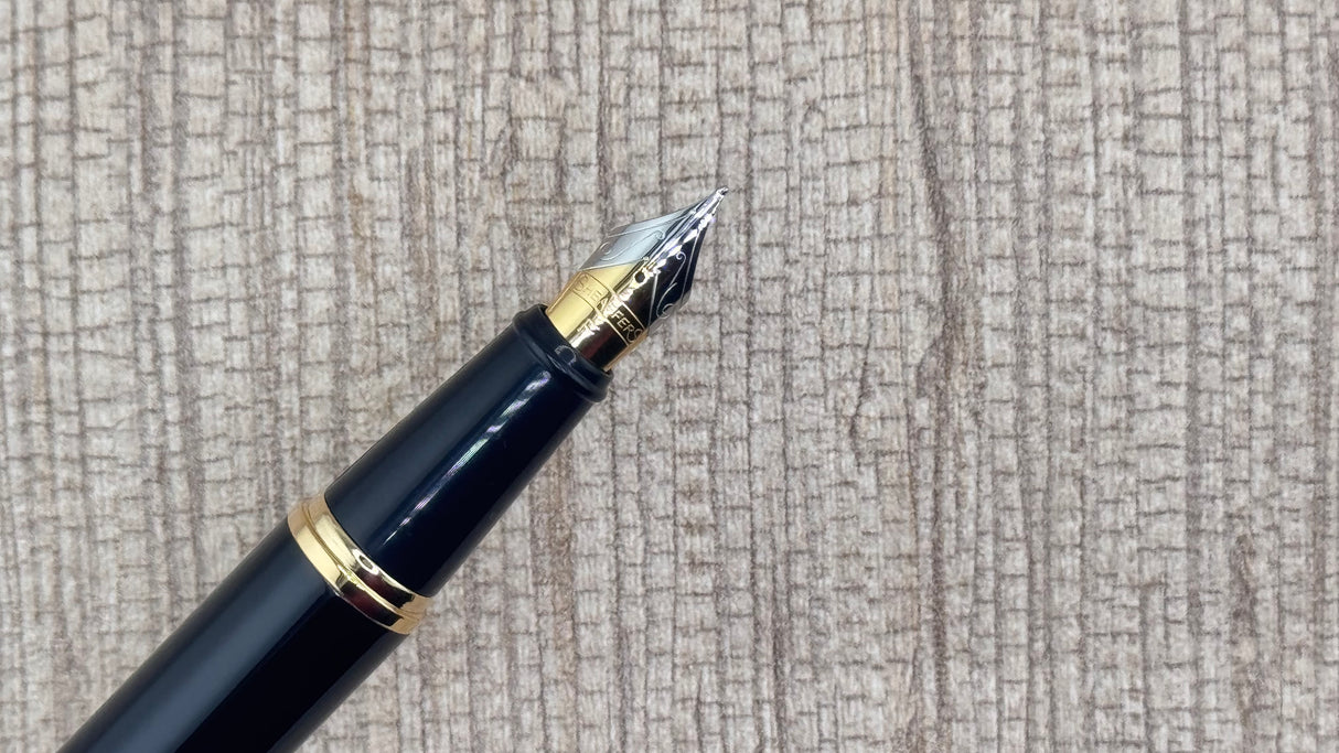Sheaffer 300 Glossy Black with Gold-Tone Trim - Fountain Pen