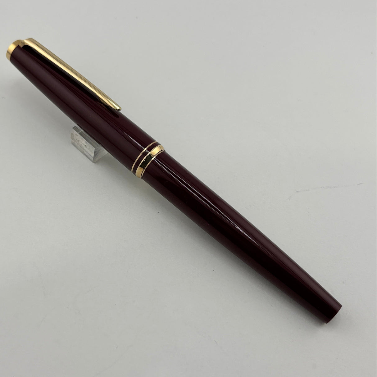 Montblanc Classic Bordeaux Resin Fountain Pen  - Fine 14 Kt Gold Nib