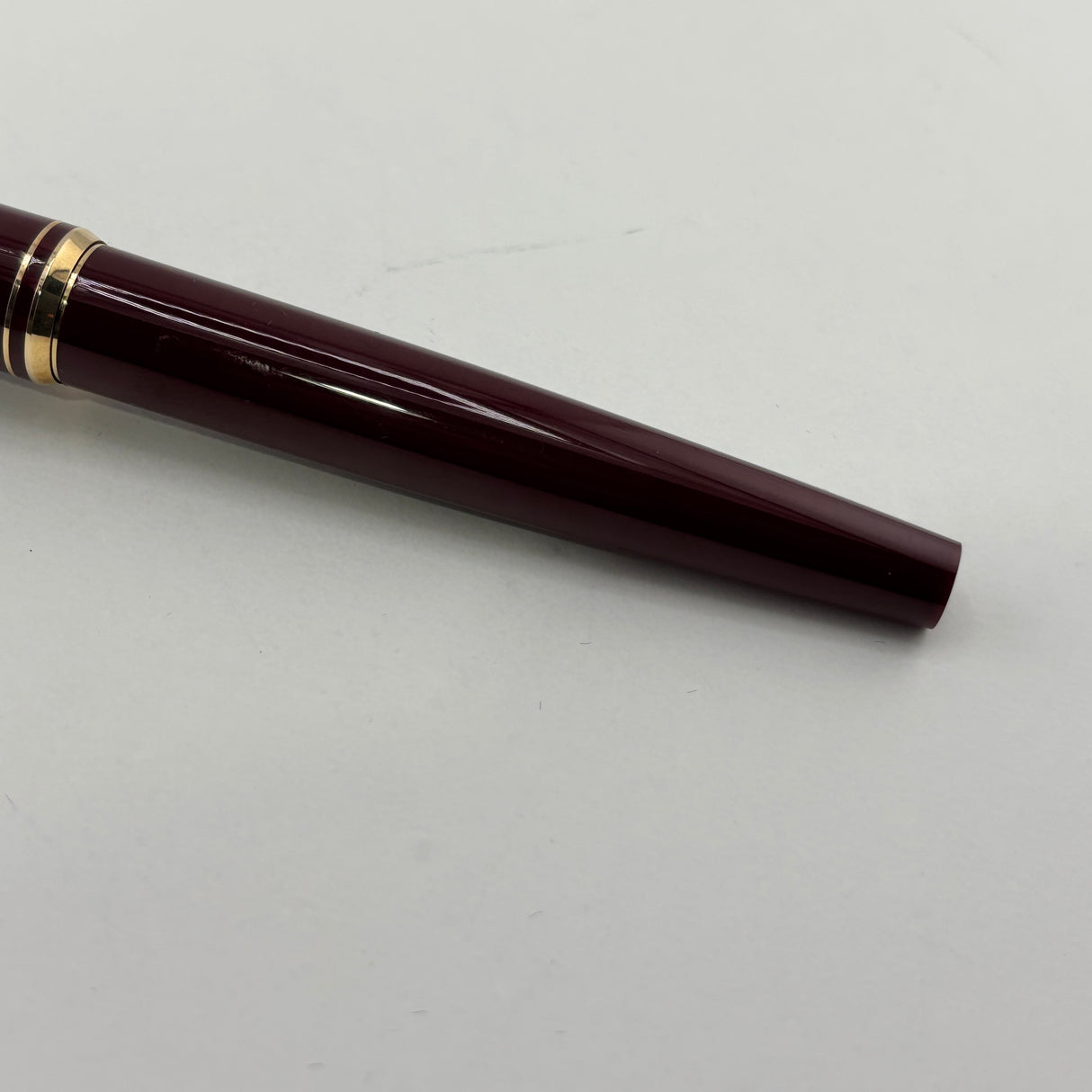 Montblanc Classic Bordeaux Resin Fountain Pen  - Fine 14 Kt Gold Nib
