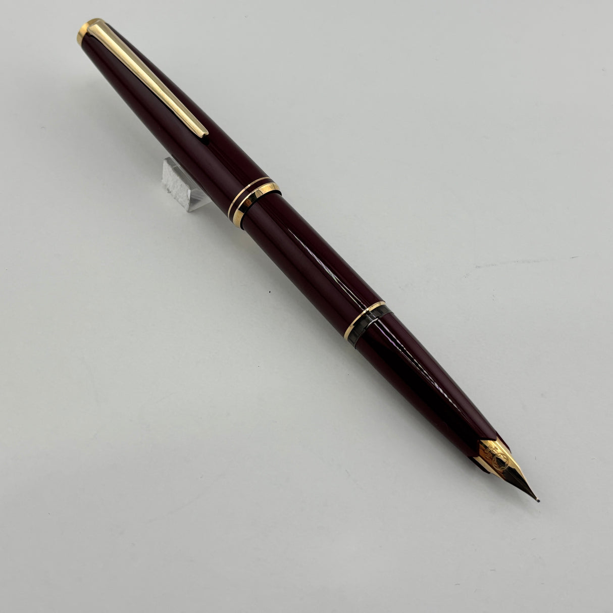 Montblanc Classic Bordeaux Resin Fountain Pen  - Fine 14 Kt Gold Nib