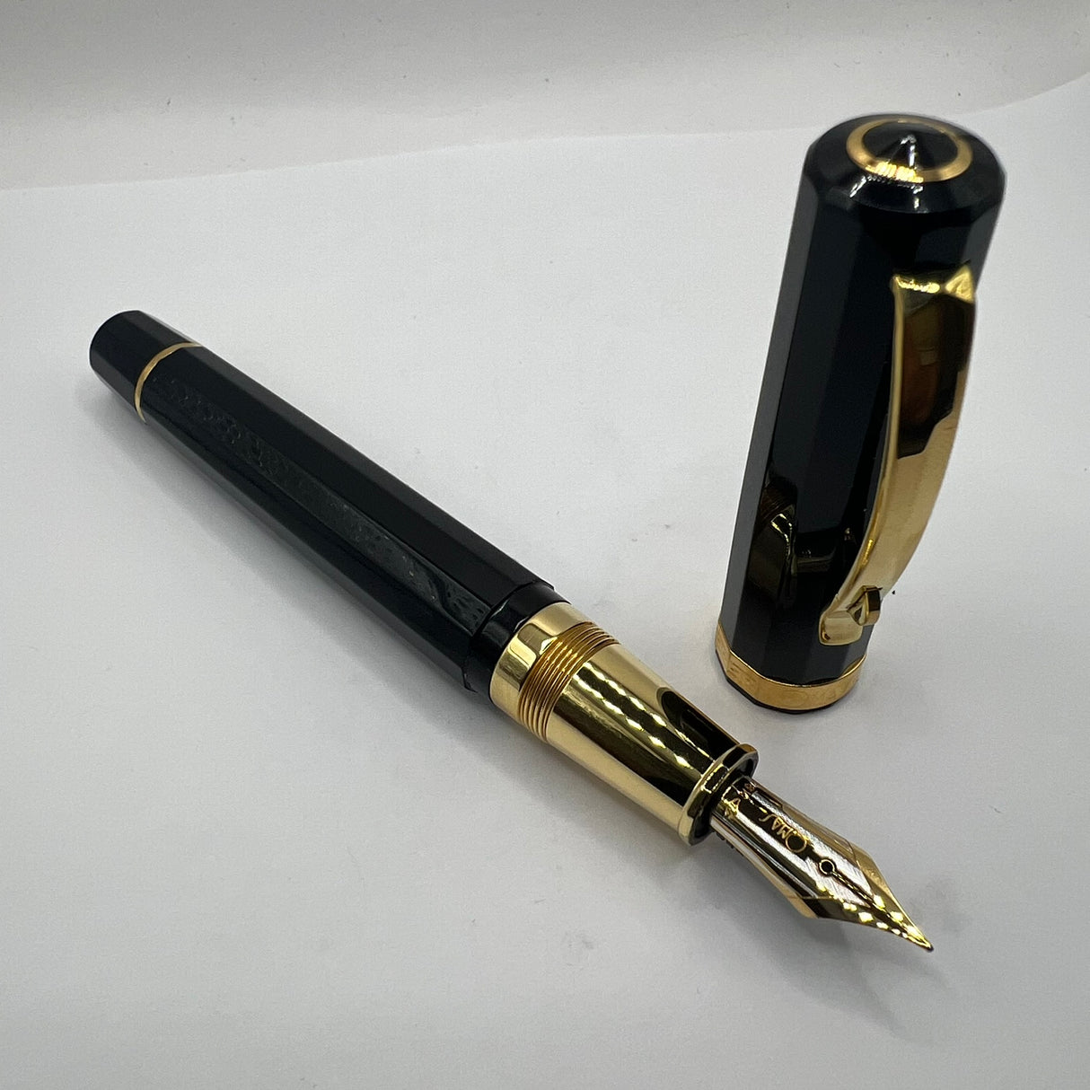 OMAS Arte Italiana Oversized Black Paragon Fountain Pen - Medium 18kt Gold Nib