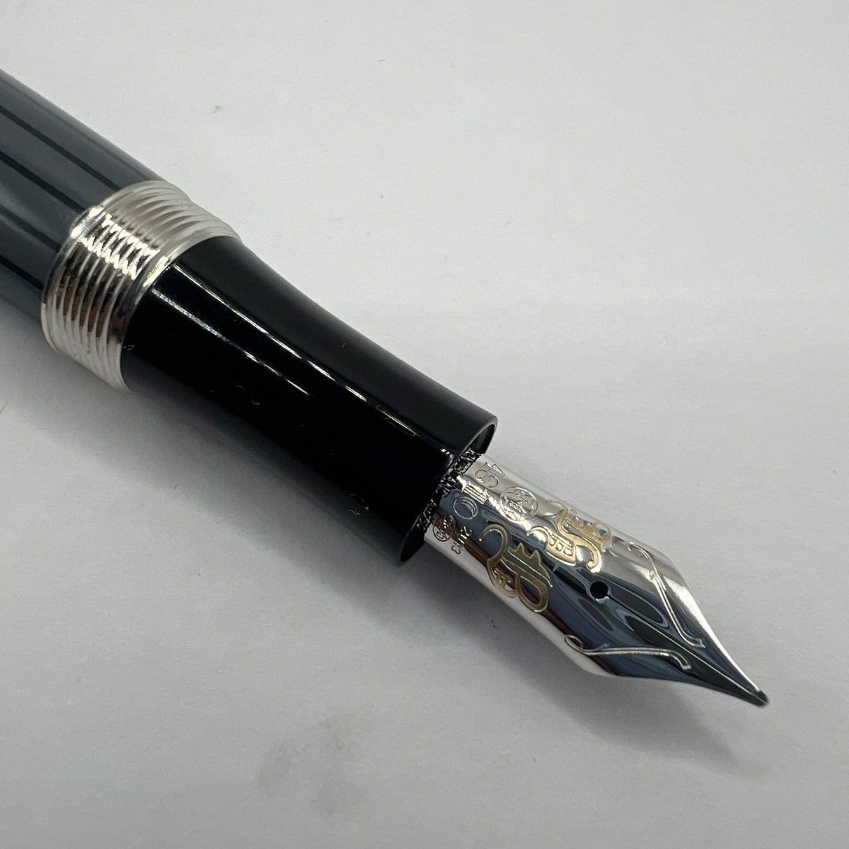 Montblanc Honore de Balzac Writer Series Limited Edition Fountain Pen  - Medium 18kt Gold Nib